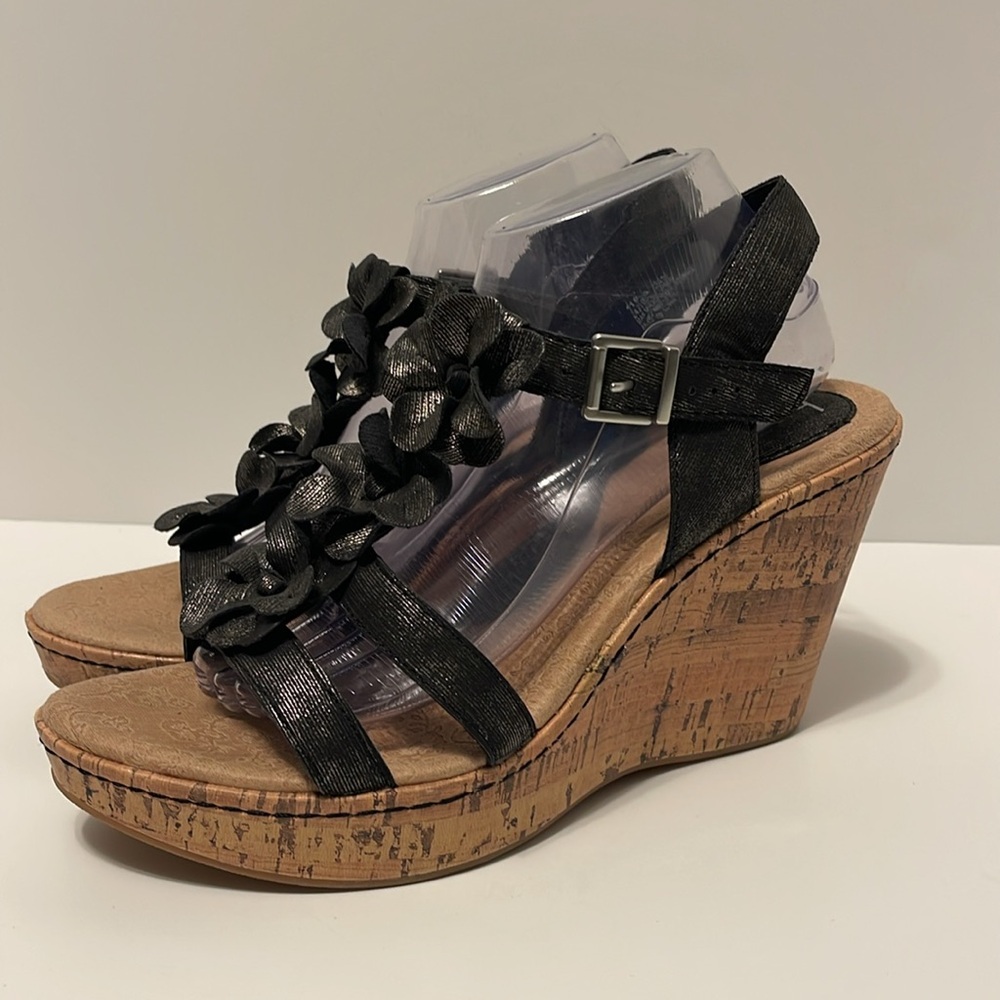 B.o.c Cork Wedge Sandals Women’s 11 M Black Flowers Metallic Buckle Closure